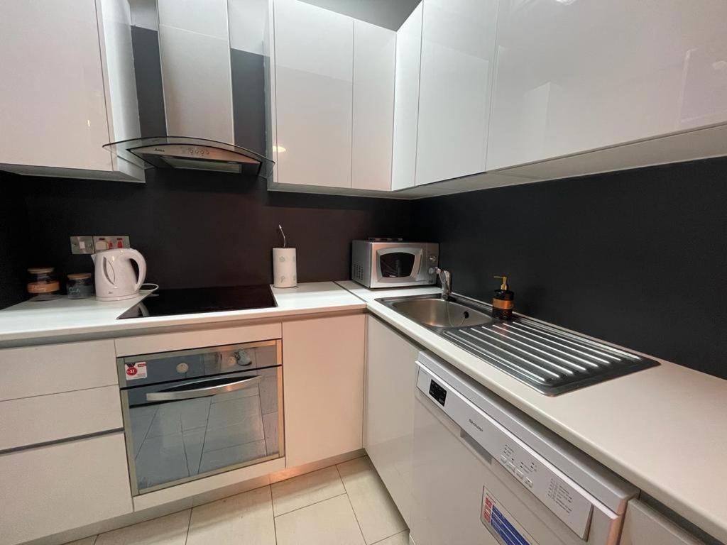 Amazing 2-Bedroom Apartment With Pool!! Lemesós Eksteriør bilde