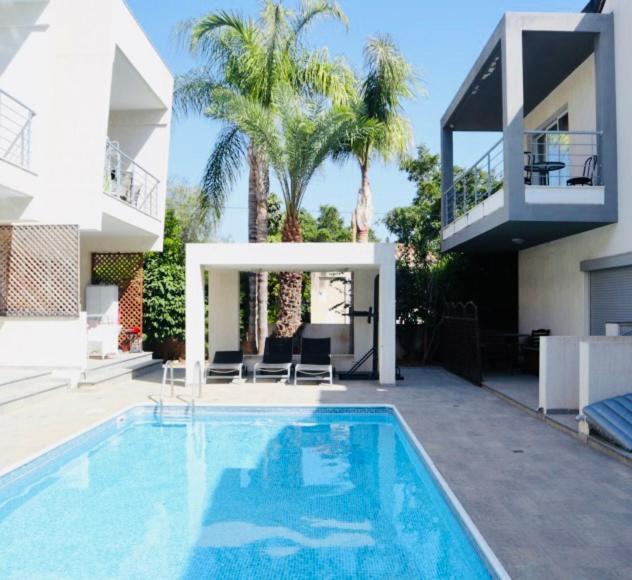 Amazing 2-Bedroom Apartment With Pool!! Lemesós Eksteriør bilde
