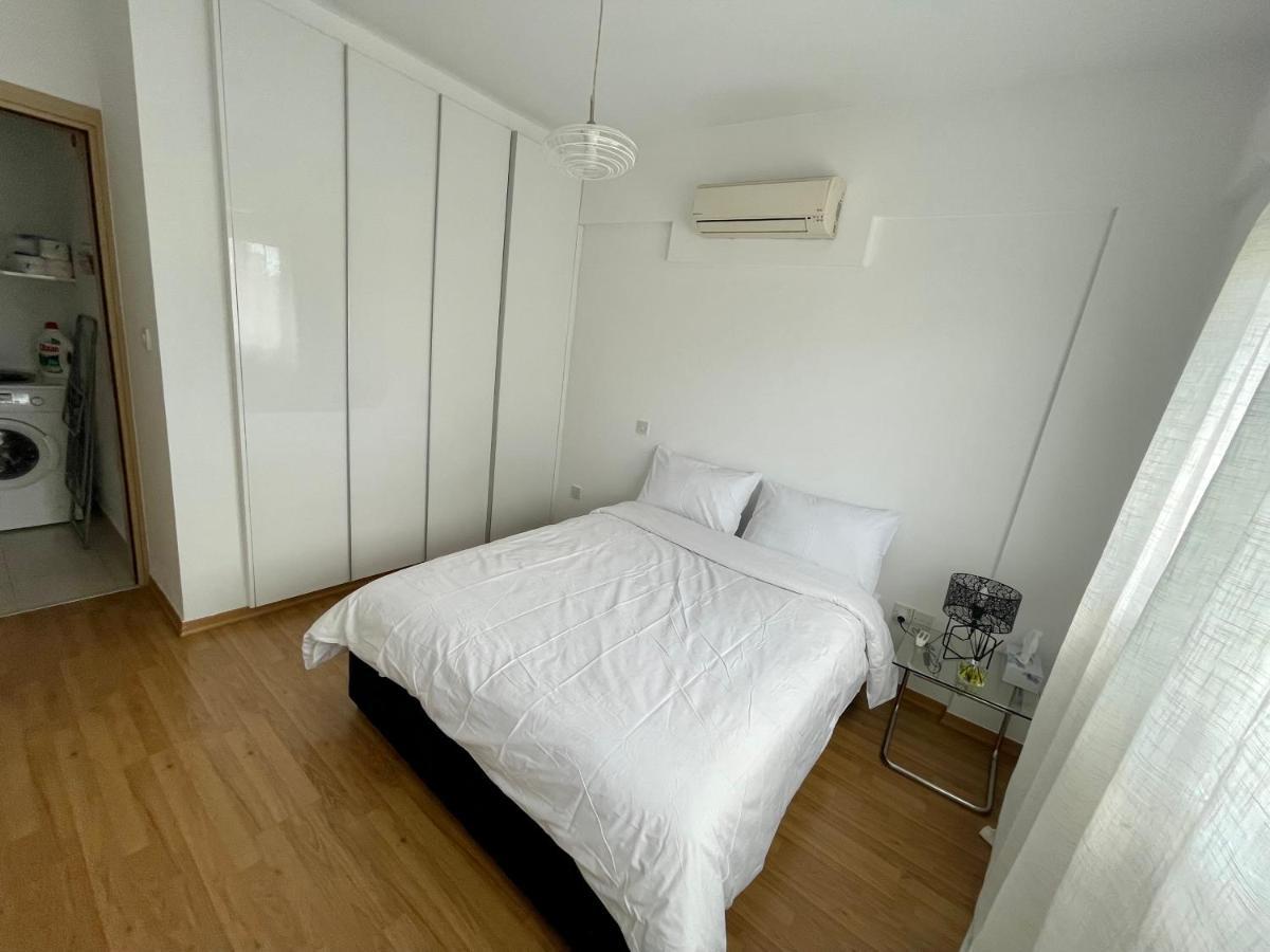 Amazing 2-Bedroom Apartment With Pool!! Lemesós Eksteriør bilde