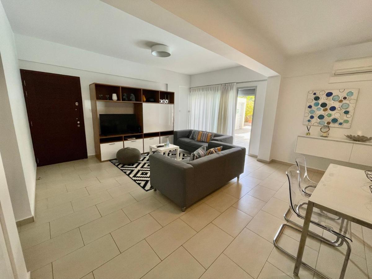 Amazing 2-Bedroom Apartment With Pool!! Lemesós Eksteriør bilde